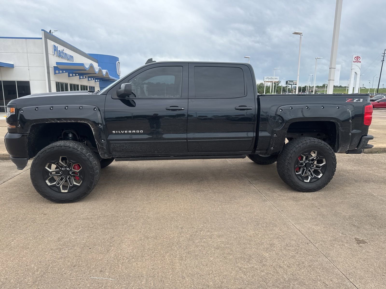 Used 2018 Chevrolet Silverado 1500 LT w/ All Star Edition AWD/4WD image 2