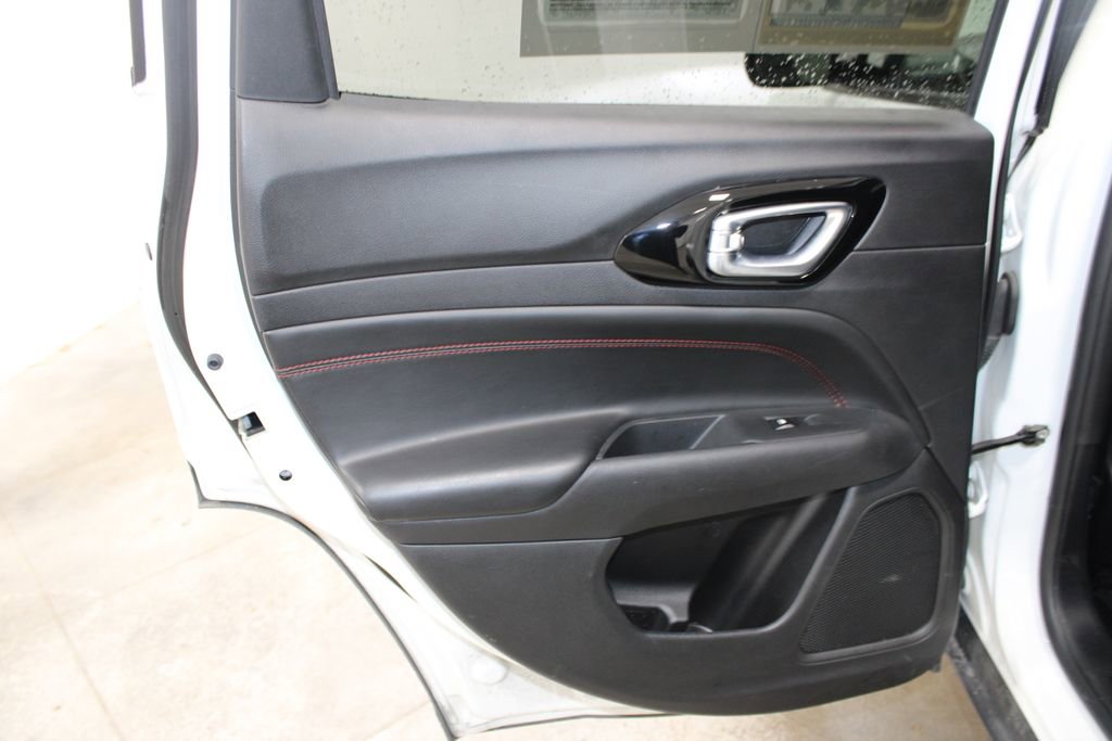 Used 2025 Jeep Compass Trailhawk image 27