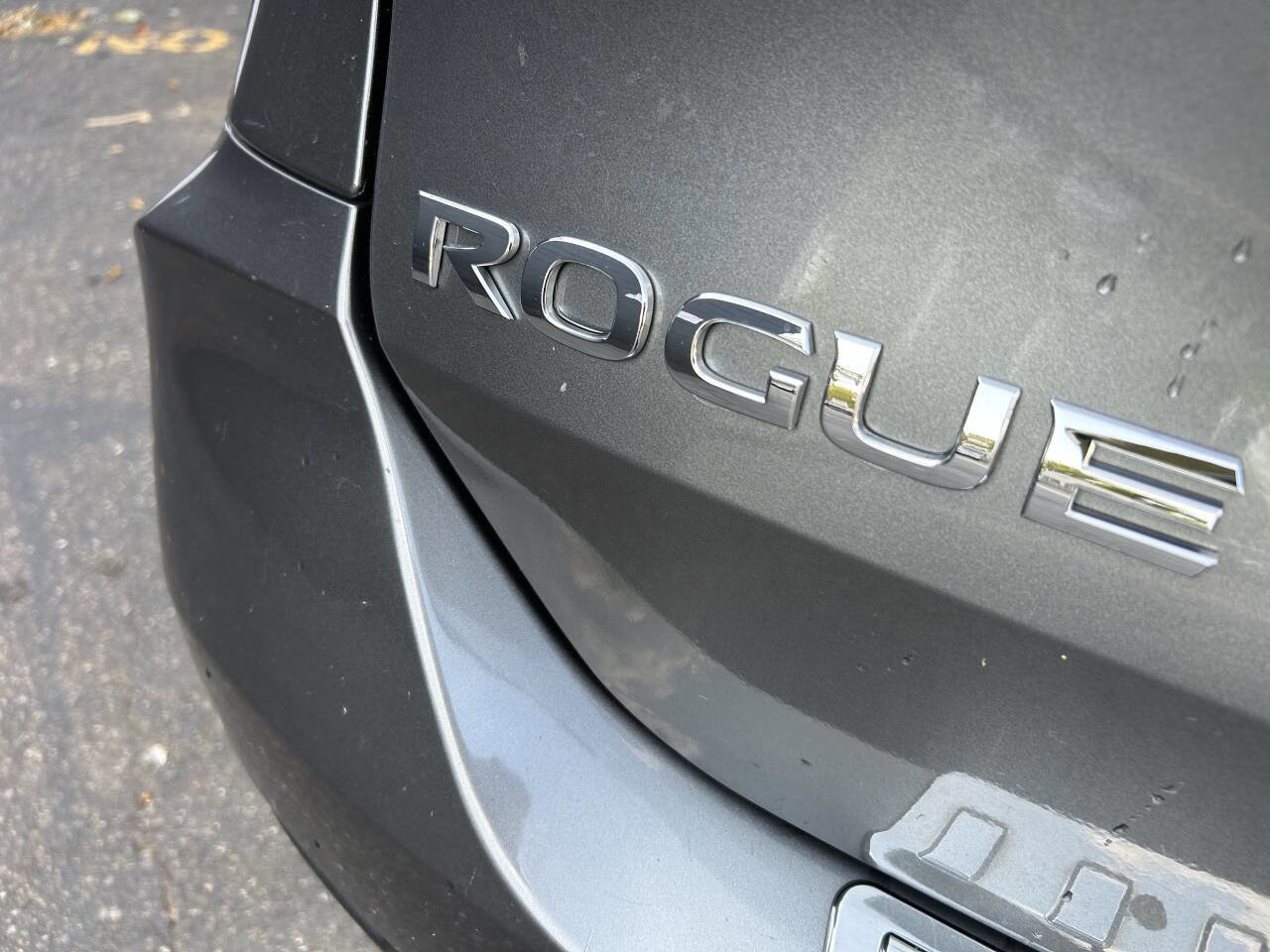 Used 2018 Nissan Rogue S image 15