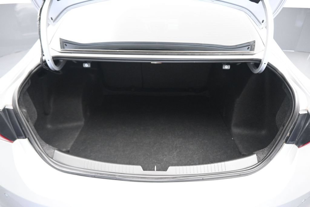 Used 2022 Chevrolet Malibu LT FWD image 41