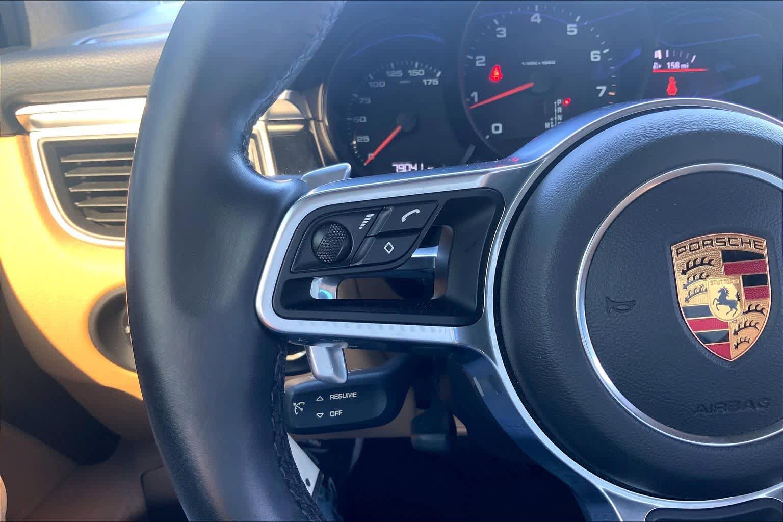Used 2018 Porsche Macan AWD/4WD image 23
