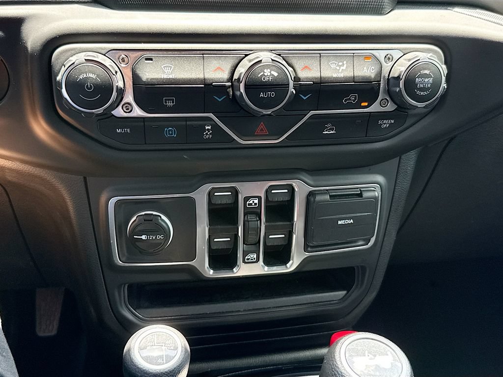 Certified 2023 Jeep Wrangler Unlimited AWD/4WD image 17