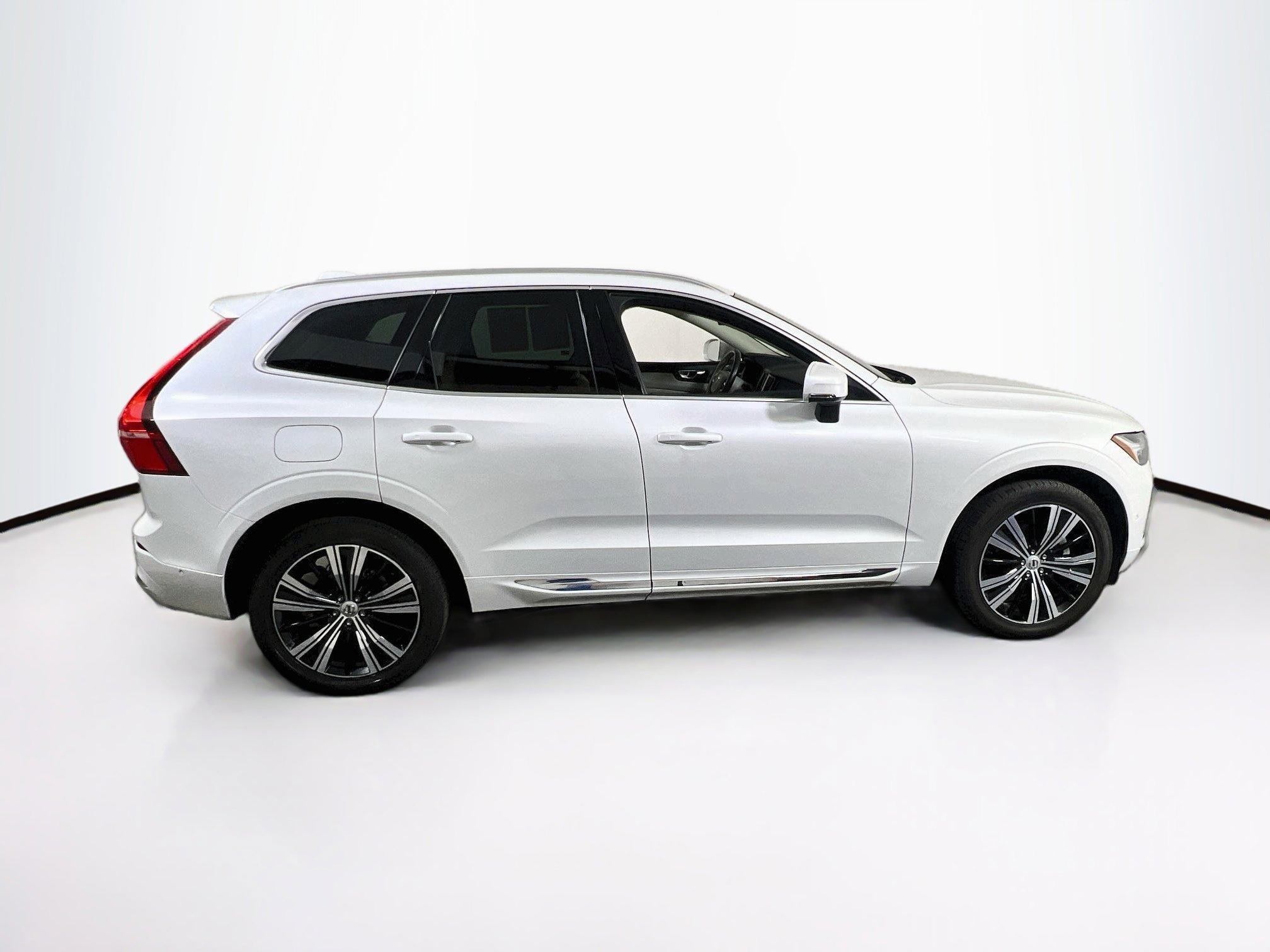 Used 2022 Volvo XC60 B5 Inscription w/ Advanced Package AWD/4WD image 4