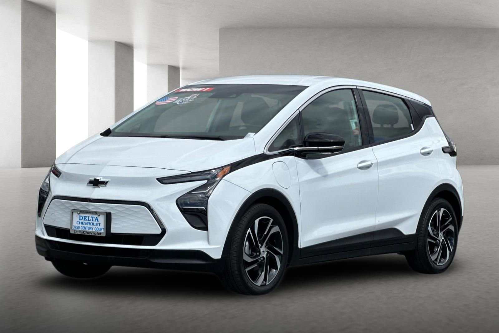 Used 2023 Chevrolet Bolt LT w/ Infotainment Package FWD image 8