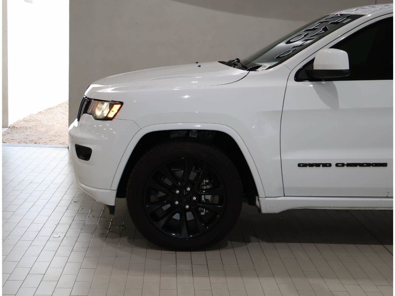 Used 2021 Jeep Grand Cherokee Laredo X RWD image 4