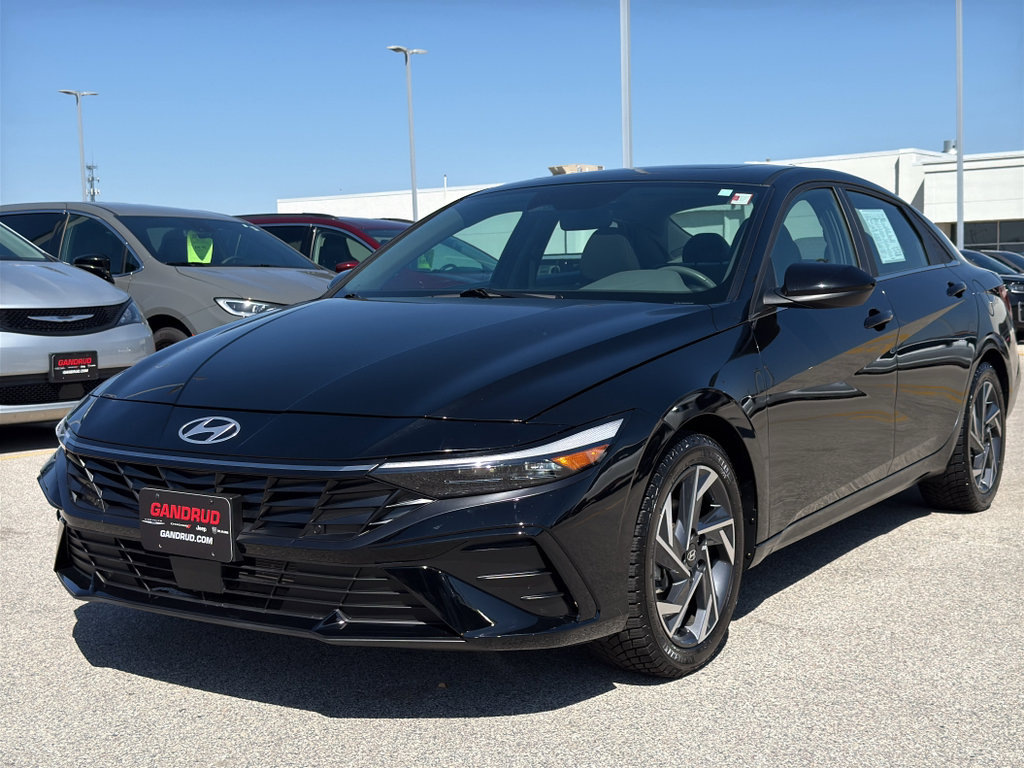 Used 2024 Hyundai Elantra SEL w/ Convenience Package FWD image 2