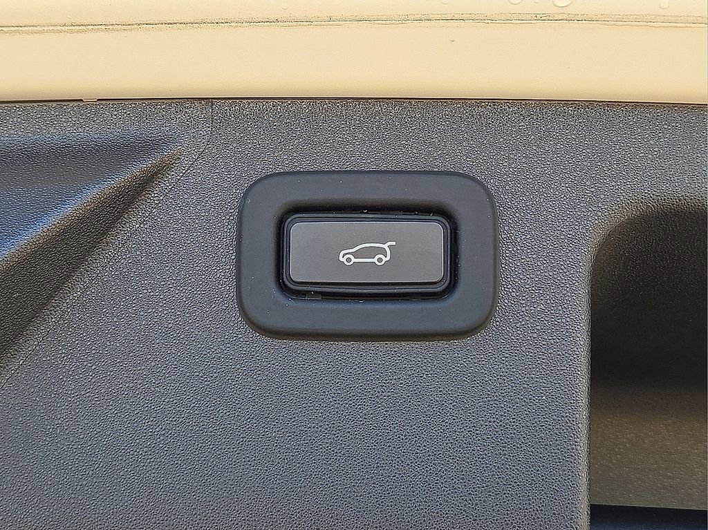 Used 2021 Land Rover Discovery Sport S image 17