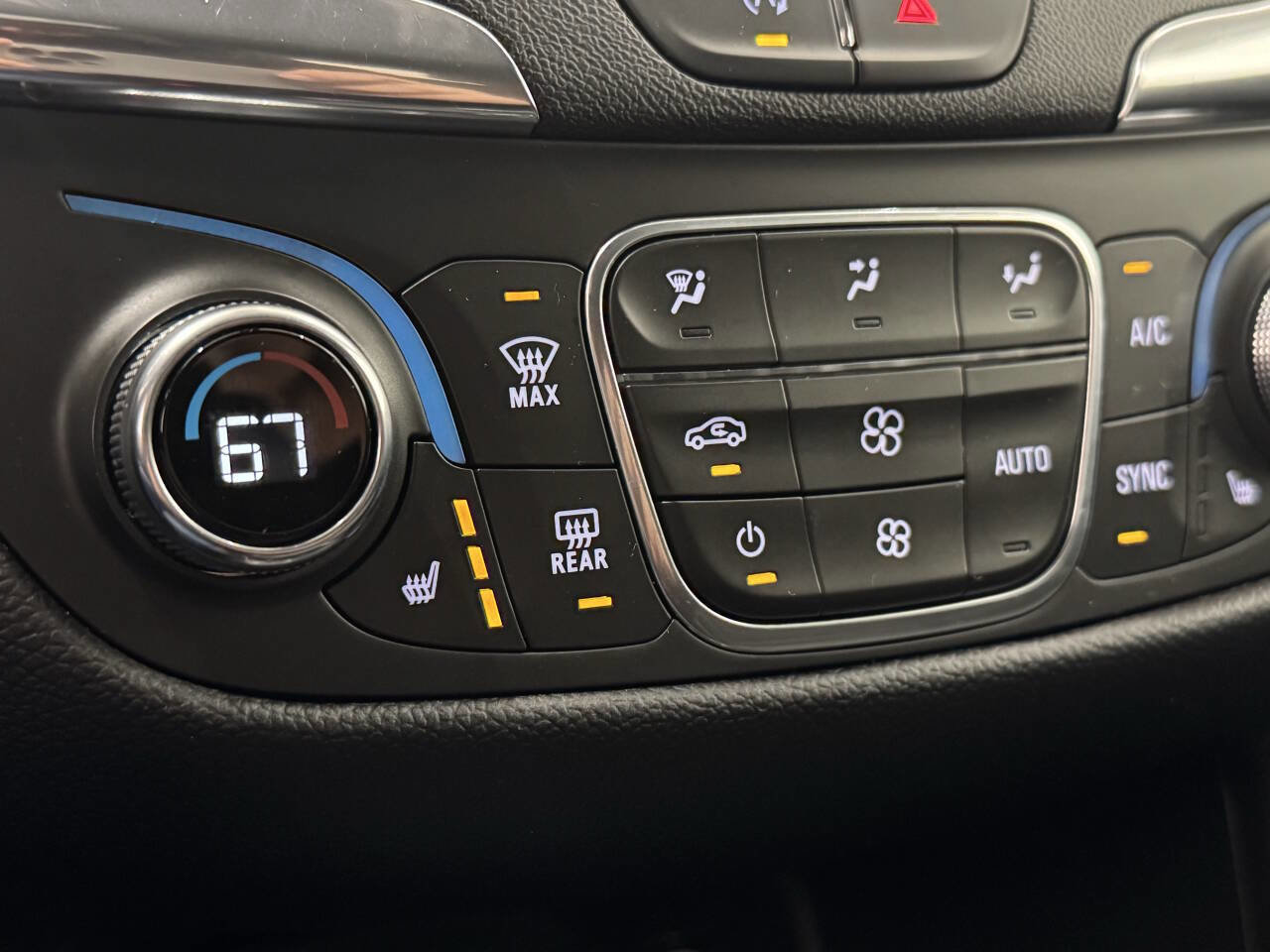 Used 2022 Chevrolet Equinox LT w/ Driver Convenience Package image 35