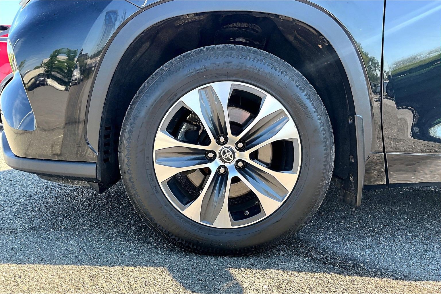 Used 2021 Toyota Highlander XLE image 9
