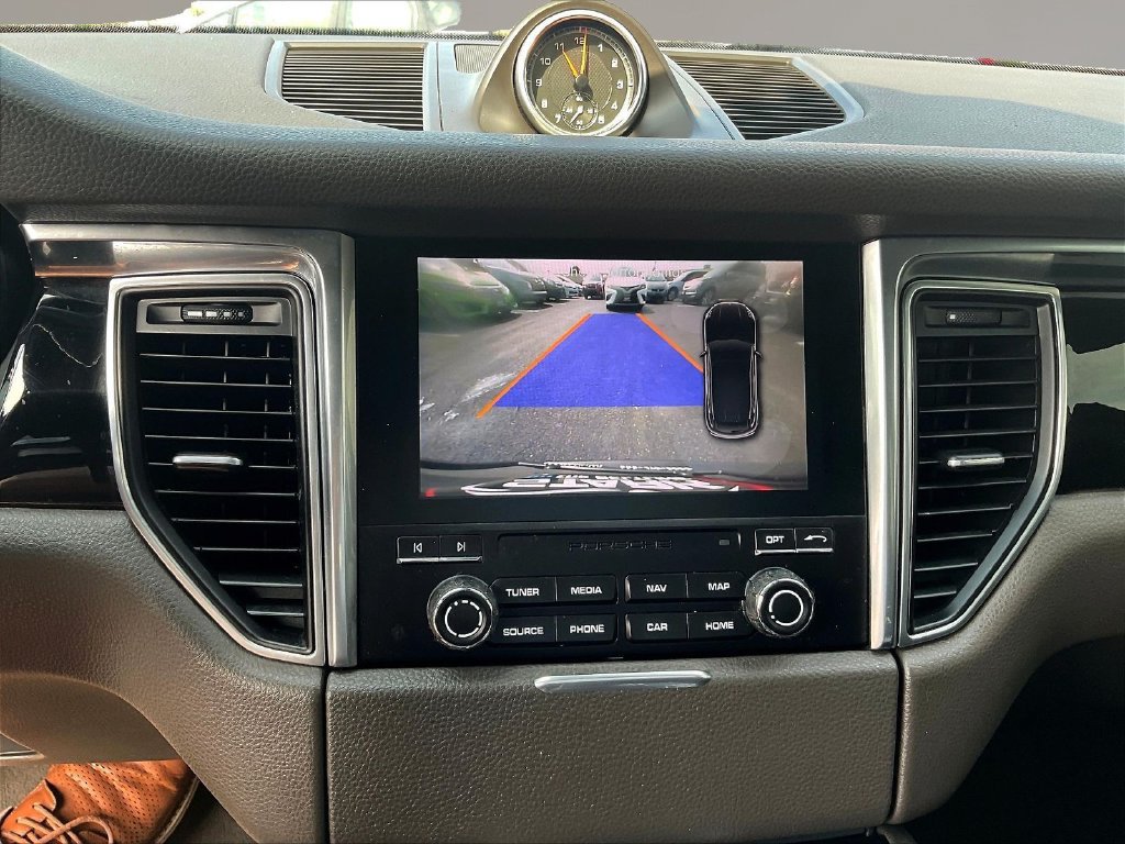 Used 2018 Porsche Macan AWD/4WD image 13