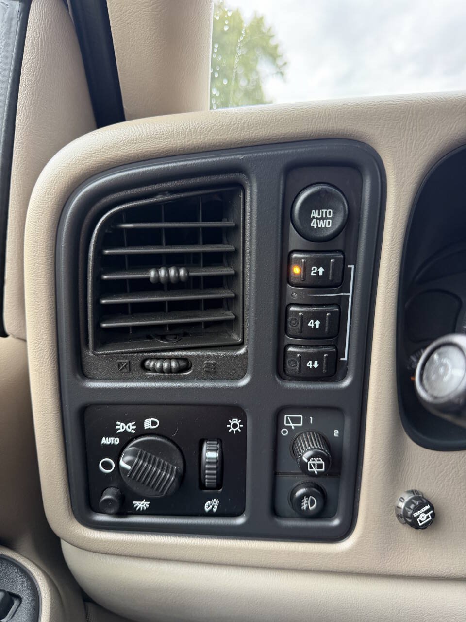 Used 2004 Chevrolet Suburban 2500 LT w/ Preferred Equipment Group AWD/4WD image 24
