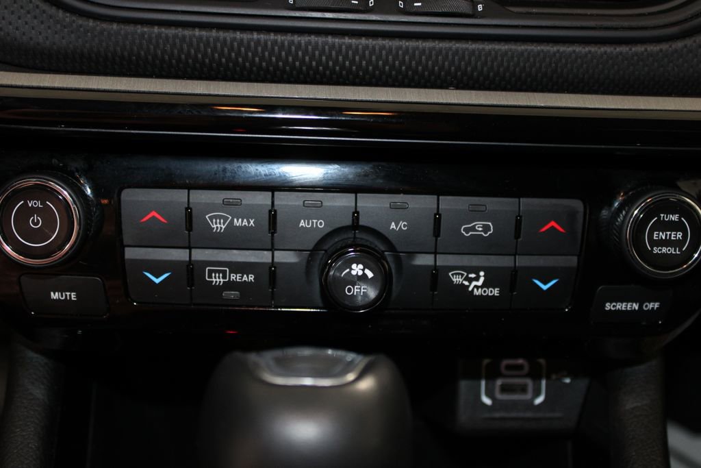 Used 2025 Jeep Compass Trailhawk AWD/4WD image 41