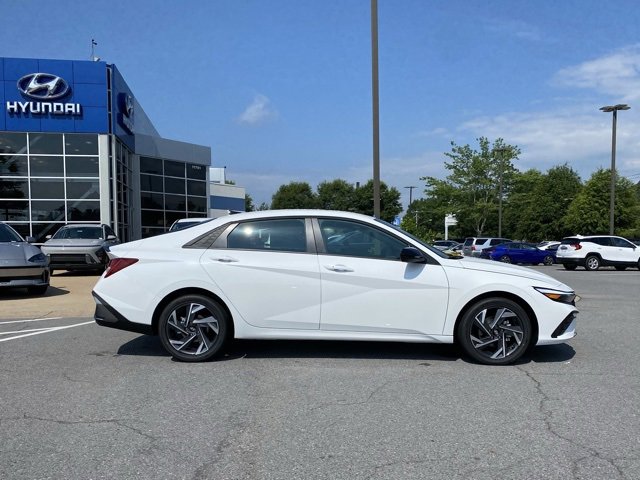 New 2025 Hyundai Elantra SEL image 8