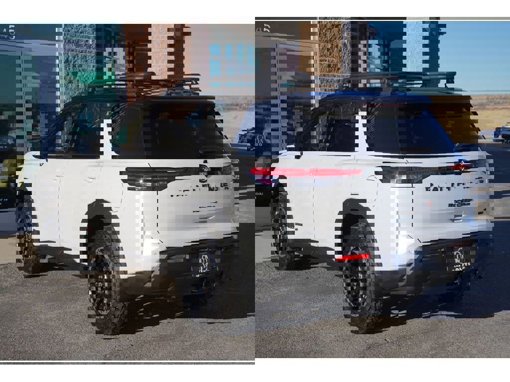 Used 2025 Nissan Pathfinder Rock Creek image 8