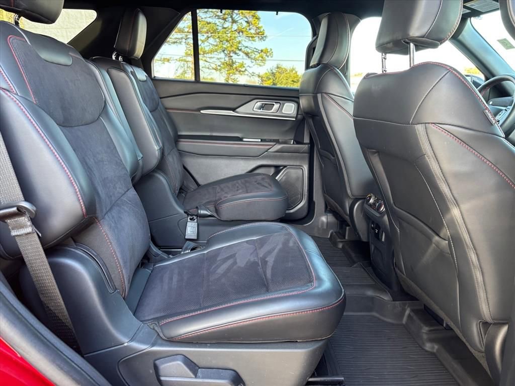 Used 2025 Ford Explorer ST image 13