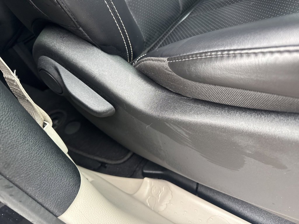 Used 2024 Chrysler Pacifica Touring-L image 27