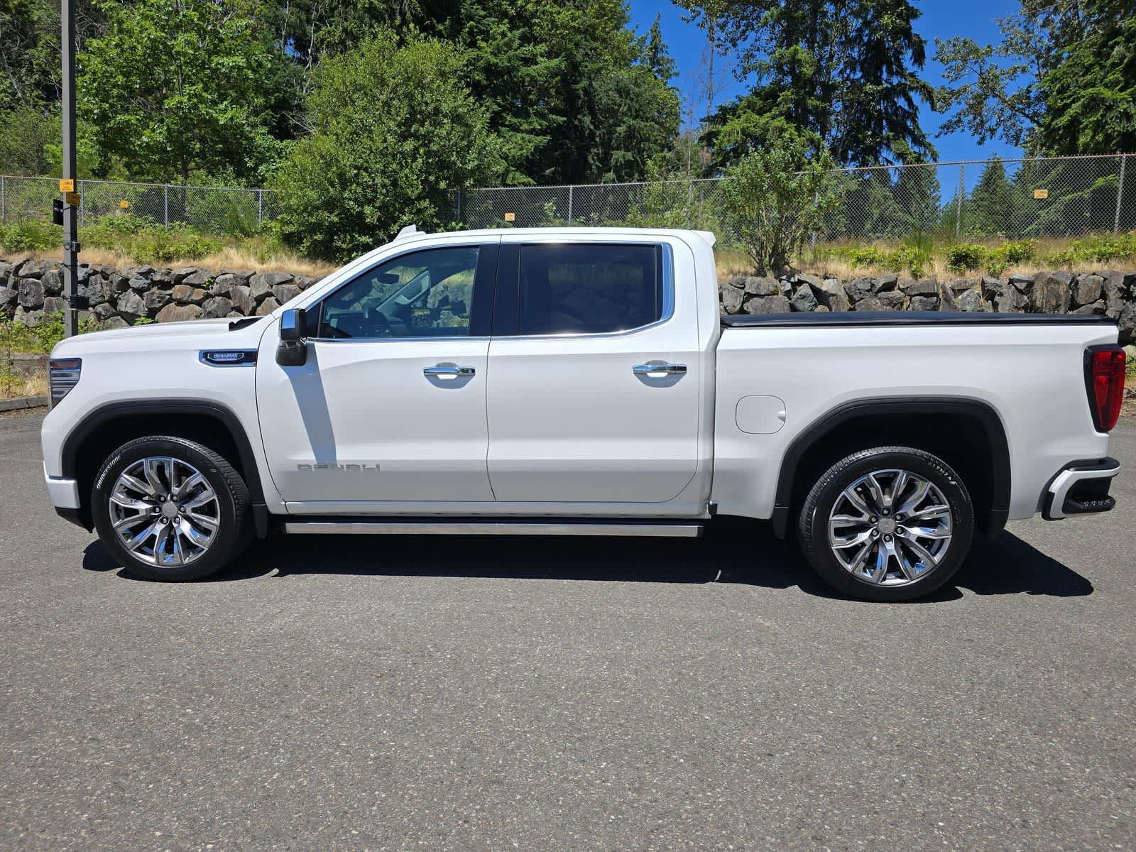 Used 2023 GMC Sierra 1500 Denali w/ Denali Reserve Package AWD/4WD image 2