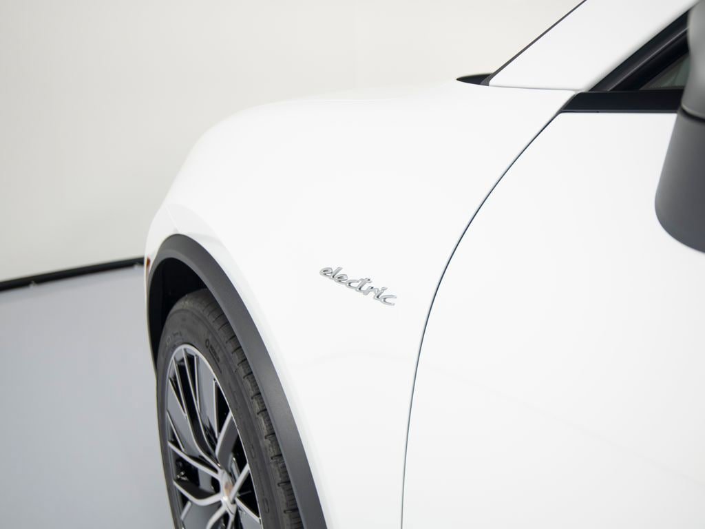New 2026 Porsche Macan 4 Electric AWD/4WD image 40