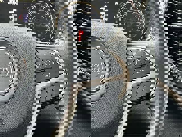 Used 2016 Jeep Cherokee Limited image 9