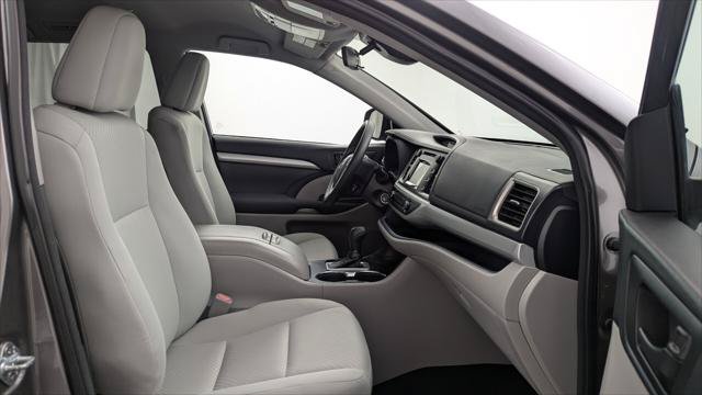 Used 2018 Toyota Highlander LE FWD image 23
