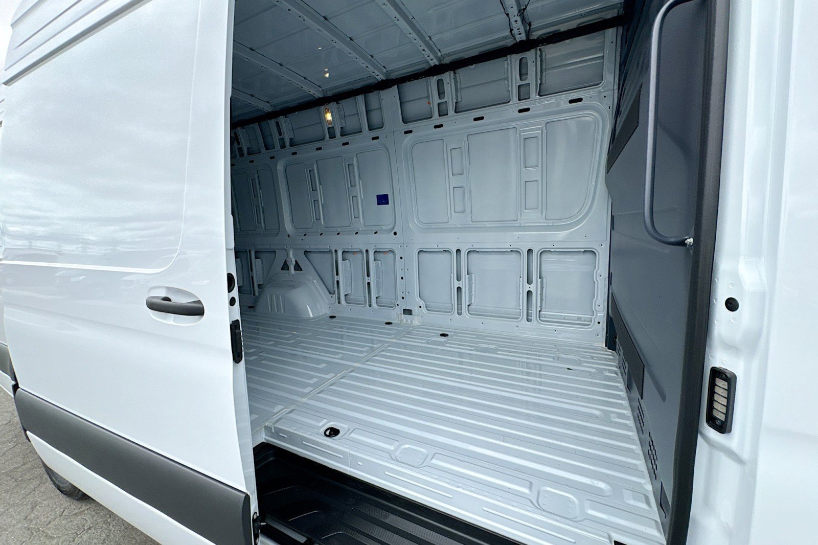 New 2025 Mercedes-Benz Sprinter 2500 image 22