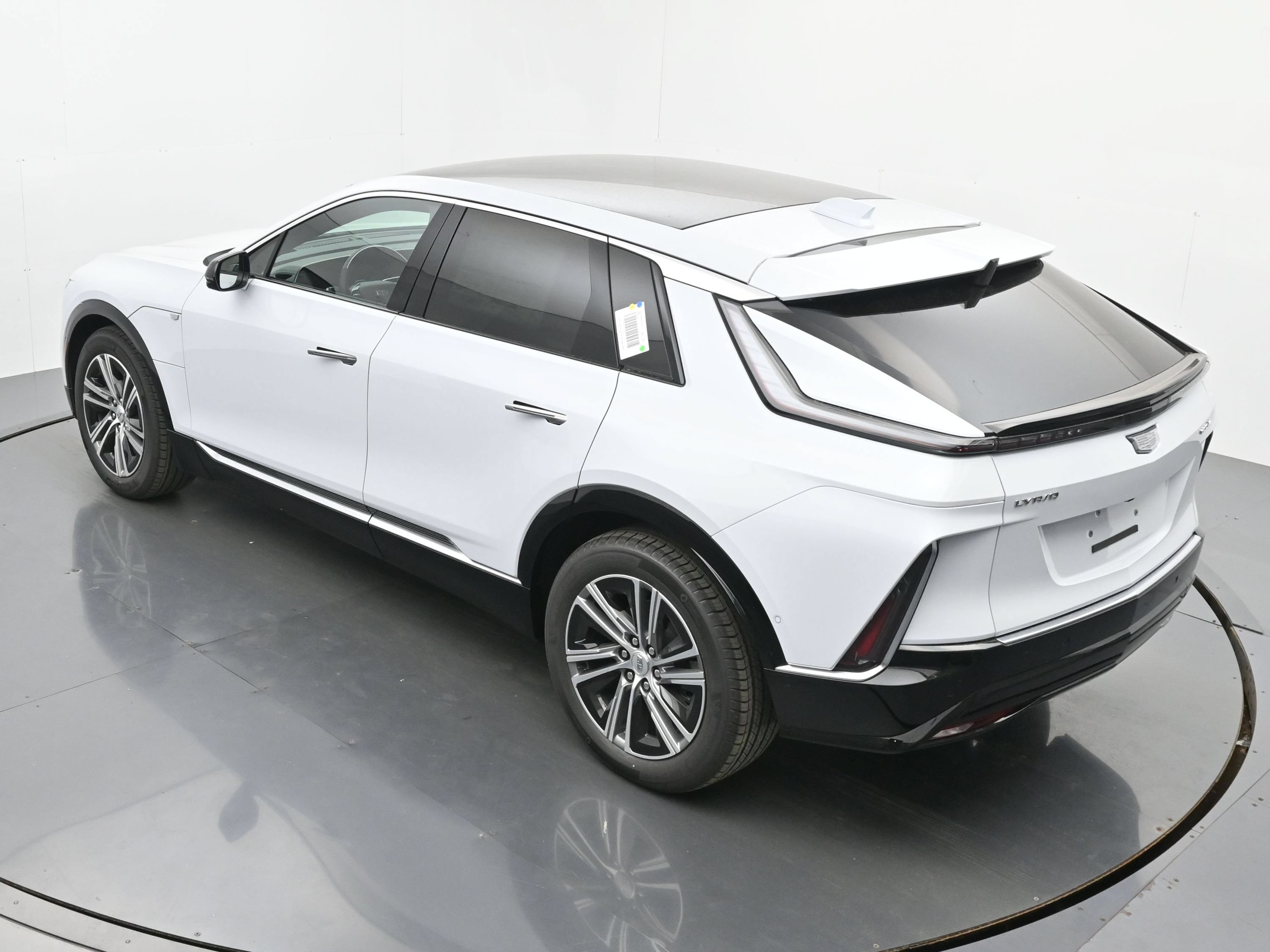 New 2026 Cadillac Lyriq Luxury w/ LPO, Floor Liner Package AWD/4WD image 25