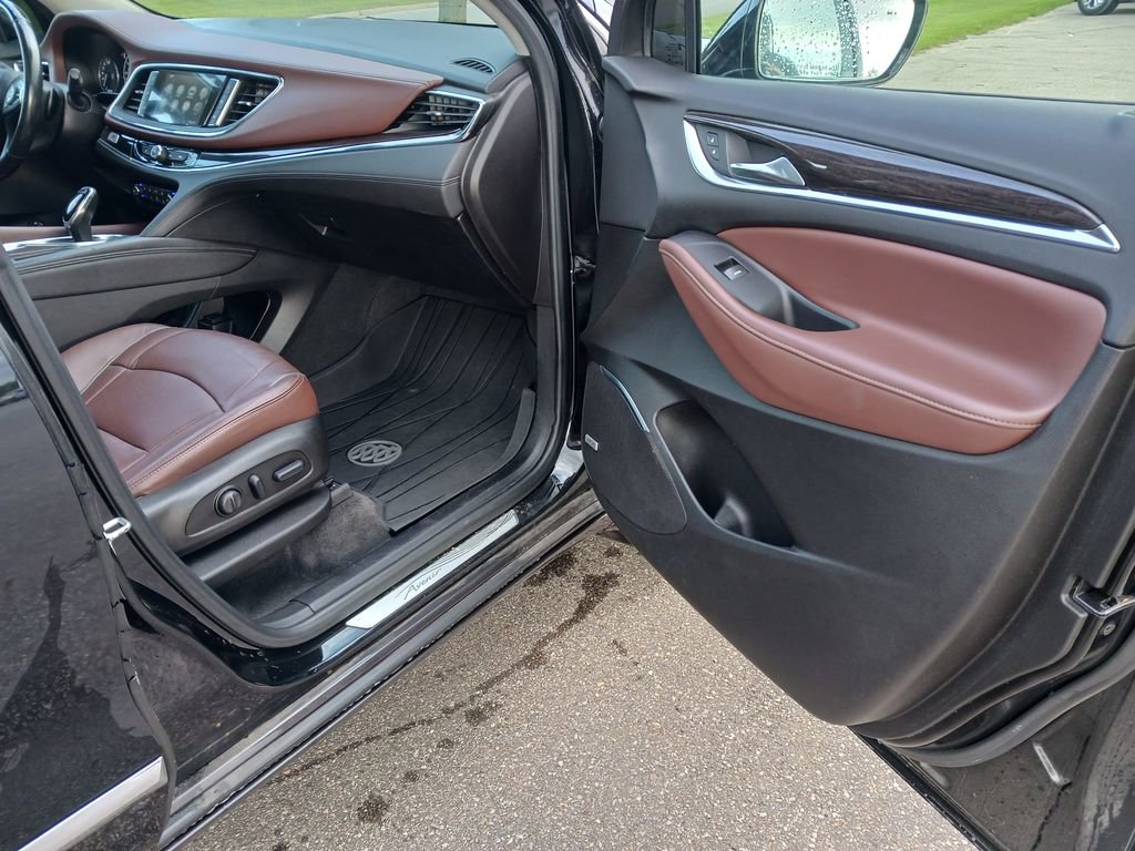 Used 2018 Buick Enclave Avenir w/ Trailering Package, 5000 lbs. AWD/4WD image 8
