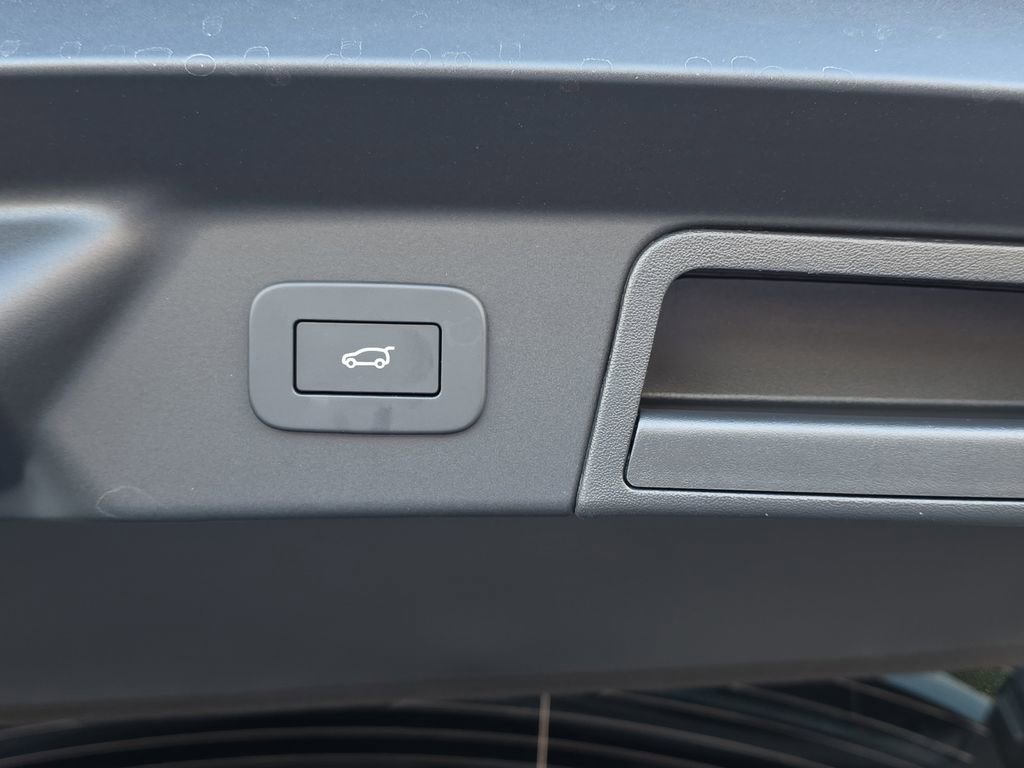 New 2026 Land Rover Range Rover Velar Dynamic SE AWD/4WD image 13