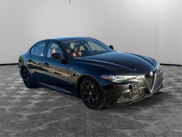 Used 2022 Alfa Romeo Giulia Ti image 3