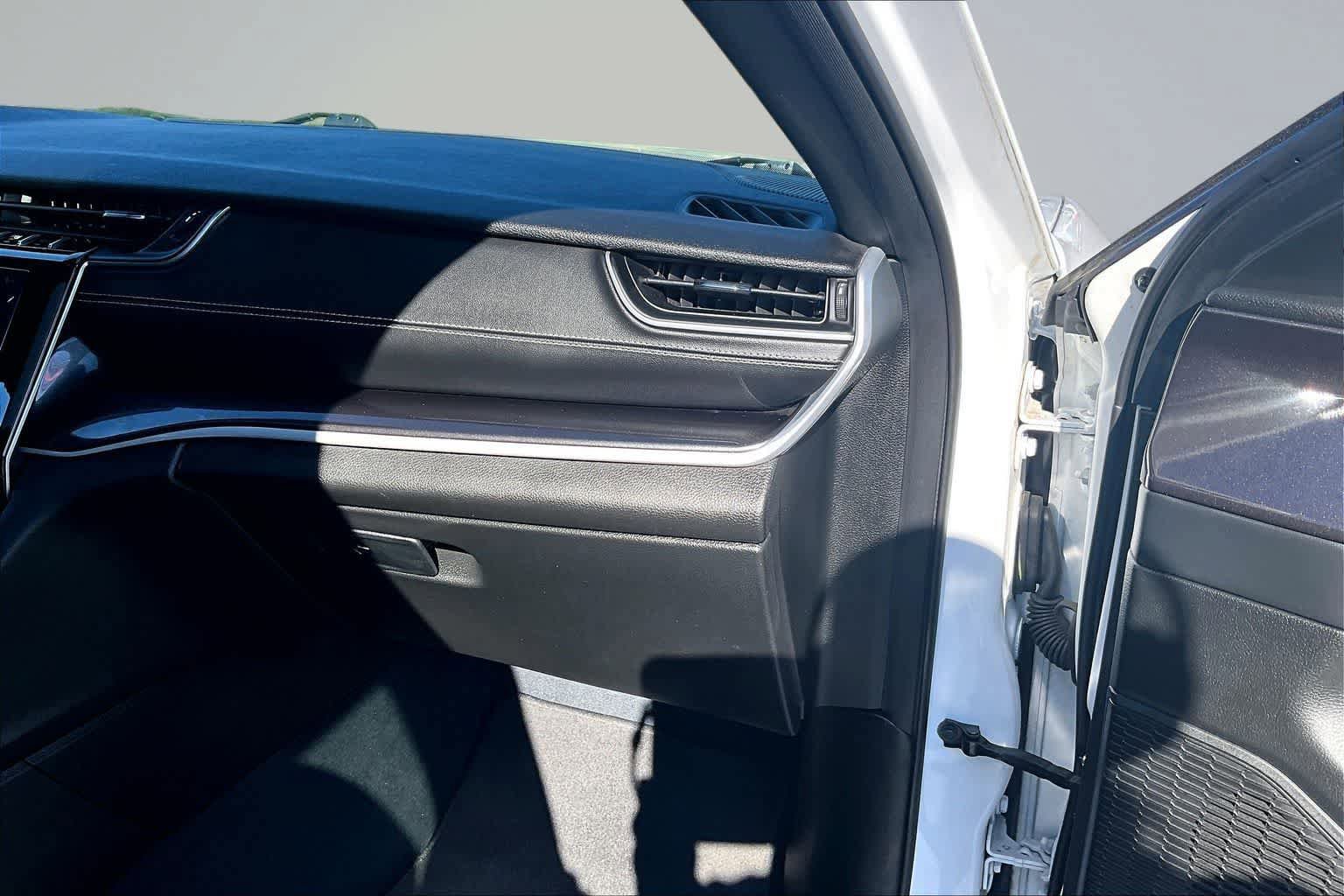 Used 2023 Jeep Grand Cherokee Altitude image 24