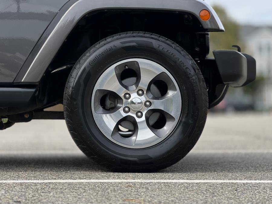 Used 2018 Jeep Wrangler Unlimited Sahara image 40