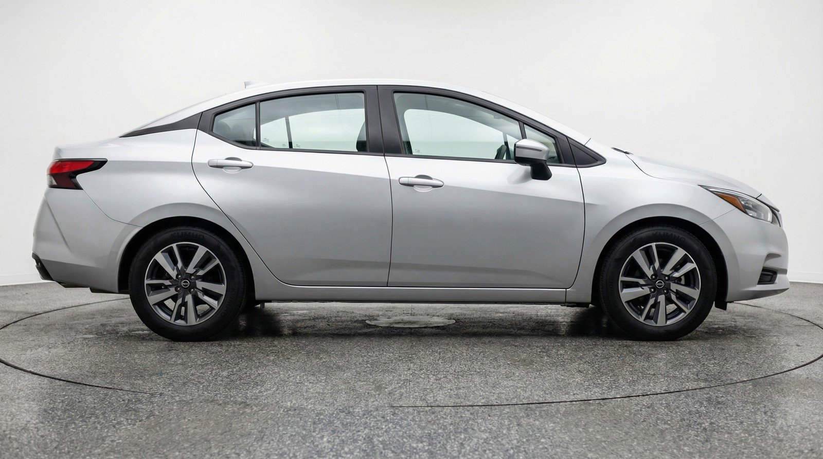 Used 2025 Nissan Versa SV image 11