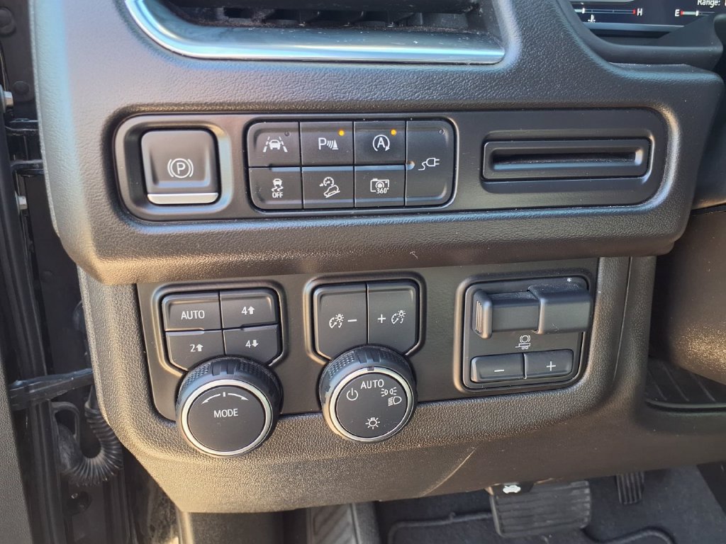 Used 2022 Chevrolet Tahoe Z71 w/ Luxury Package AWD/4WD image 16