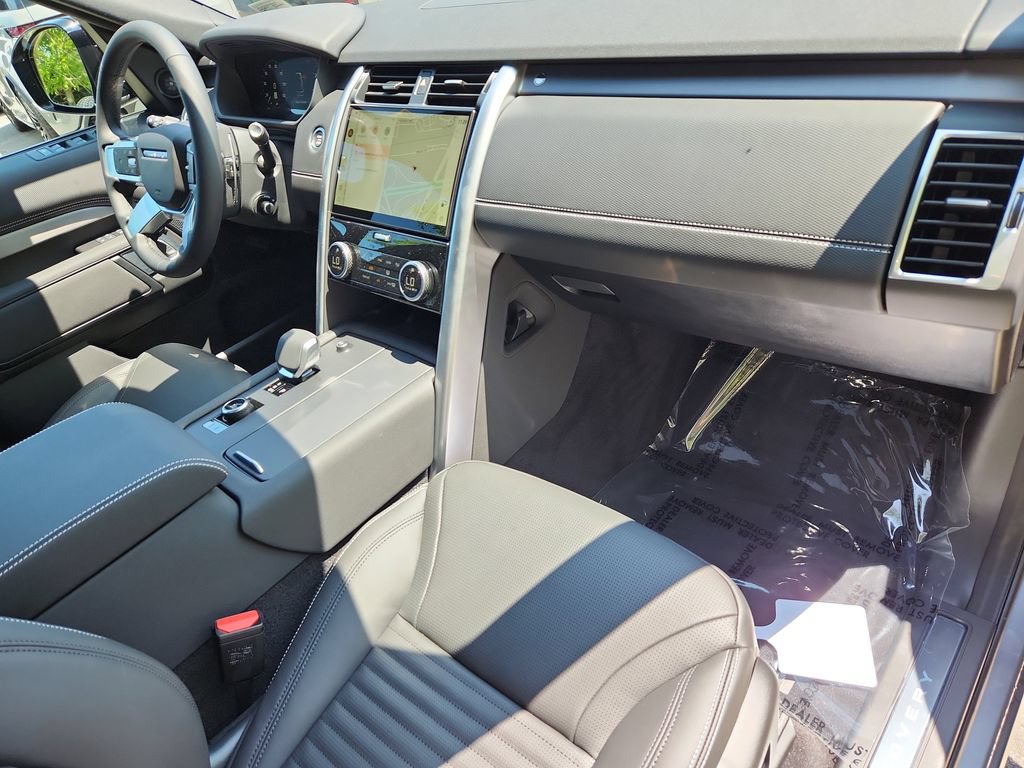 Certified 2025 Land Rover Discovery Dynamic SE AWD/4WD image 29