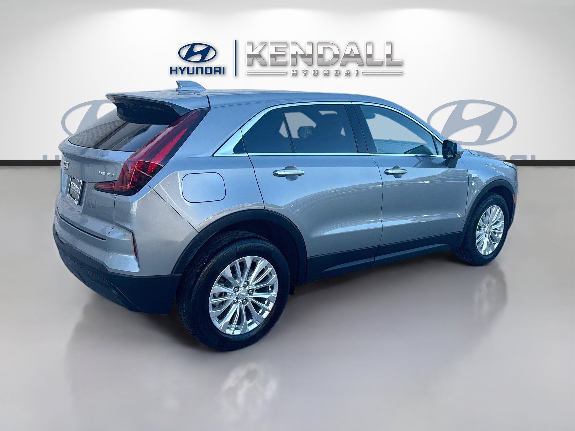 Used 2024 Cadillac XT4 Luxury w/ Cold Weather Package FWD image 6