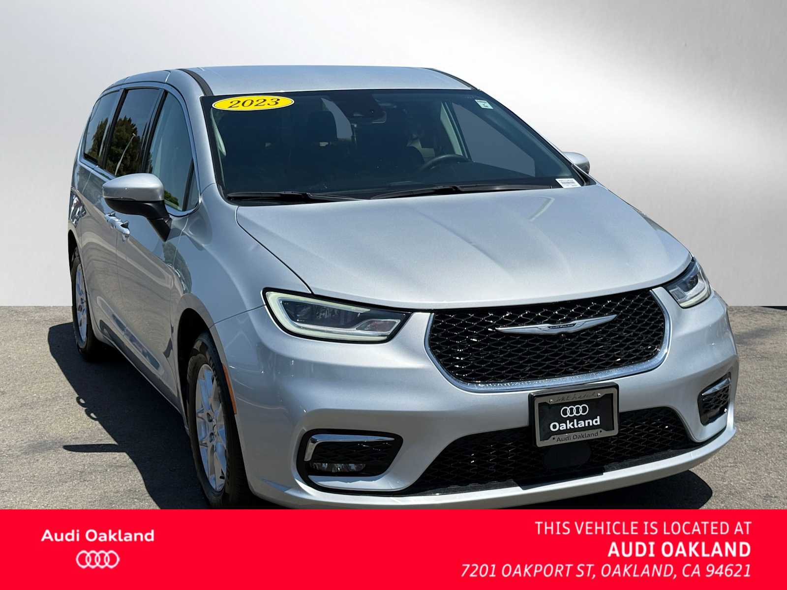 Used 2023 Chrysler Pacifica Touring-L