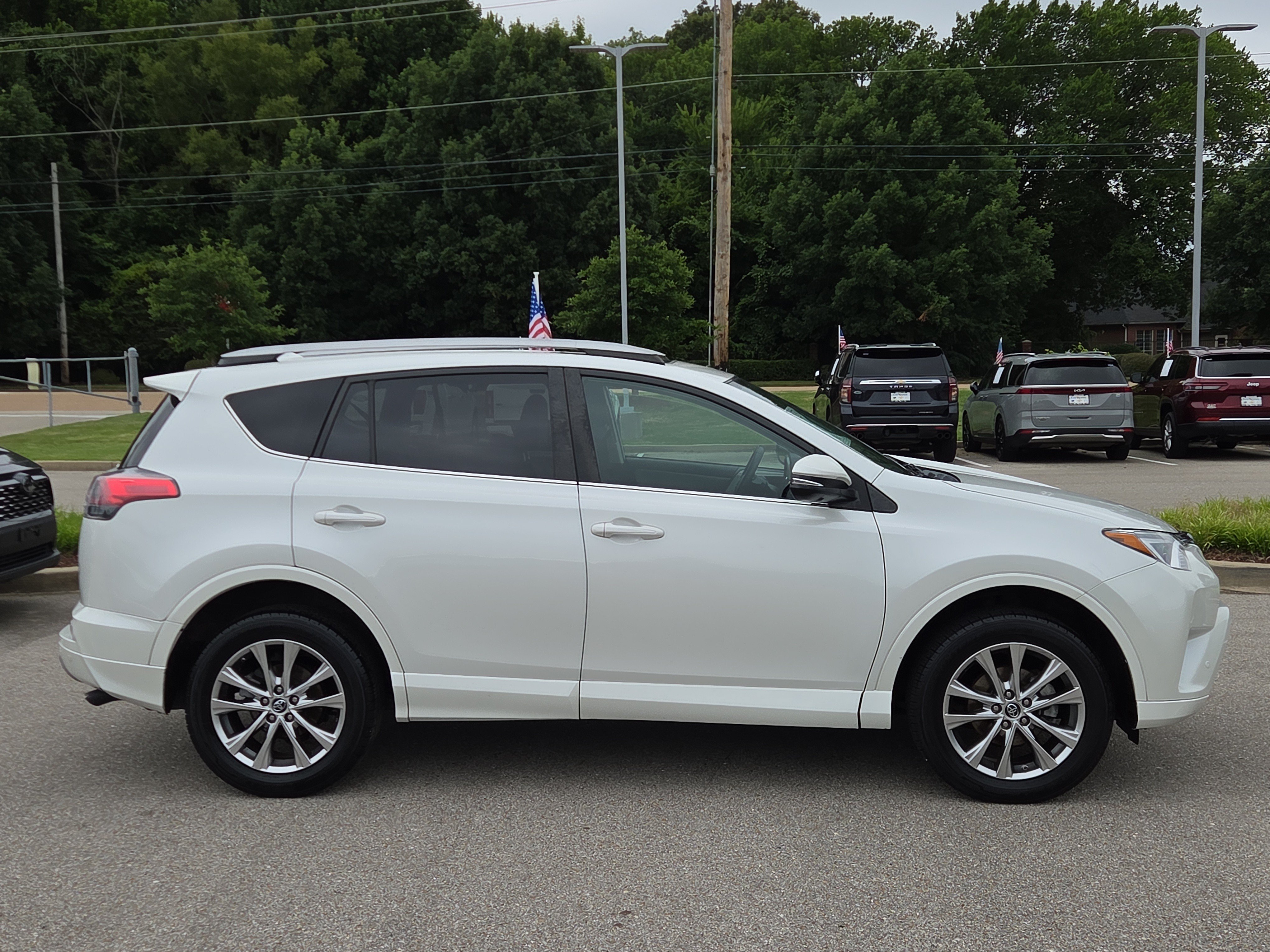Used 2018 Toyota RAV4 Platinum AWD/4WD image 2