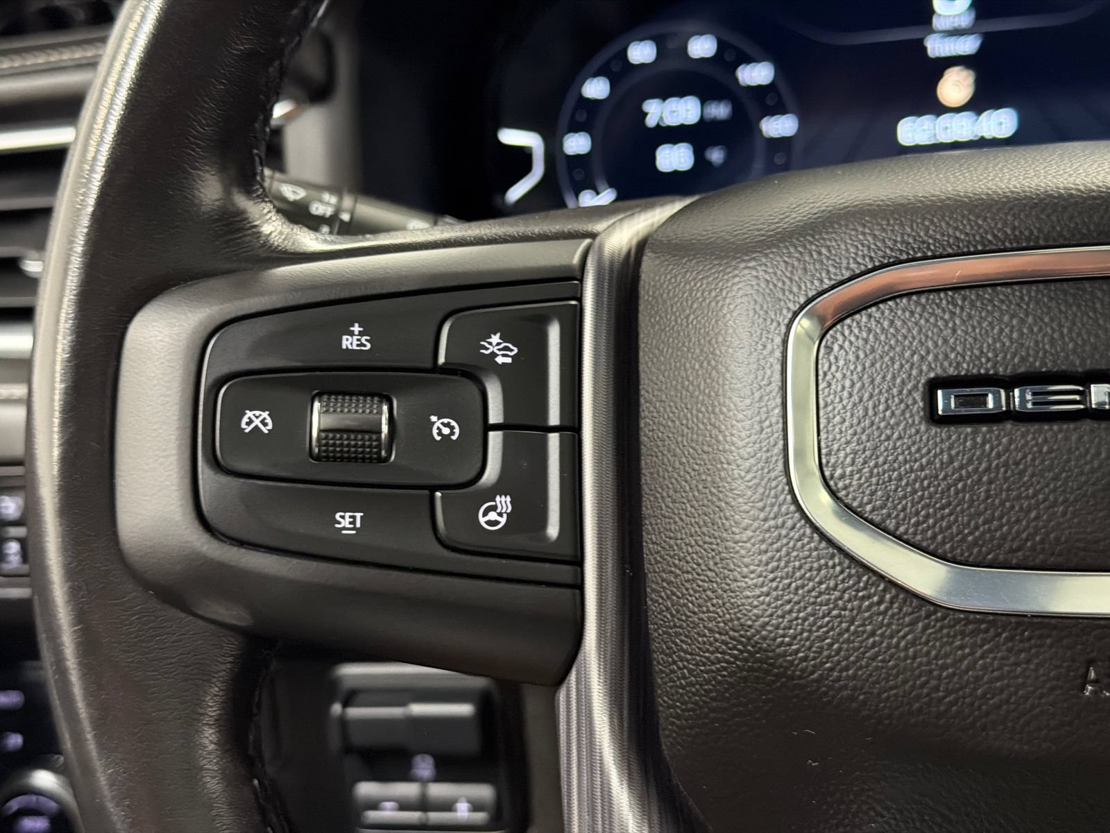 Used 2023 GMC Yukon XL Denali Ultimate AWD/4WD image 36