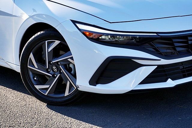 Certified 2025 Hyundai Elantra Sport image 4