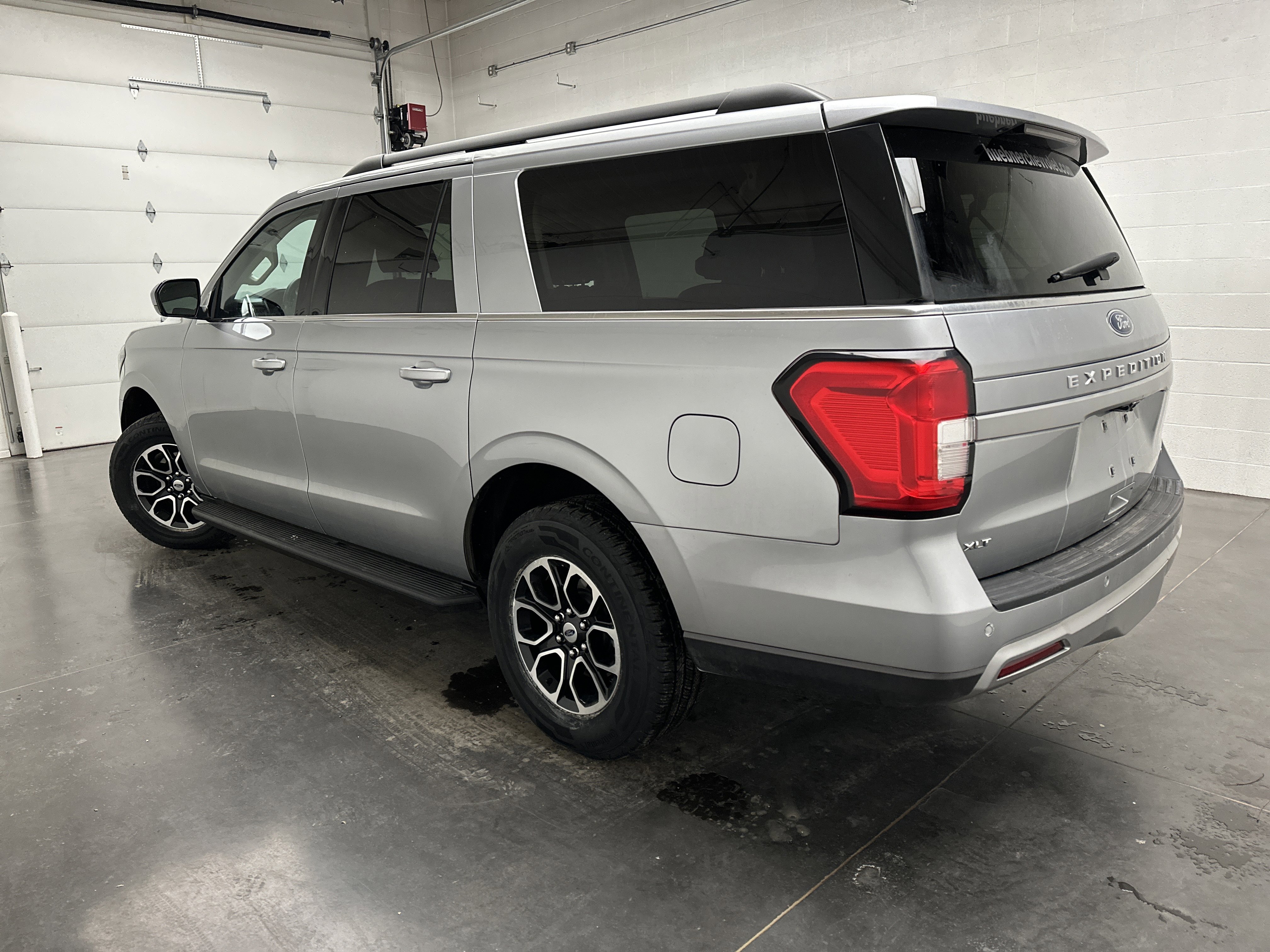 Used 2024 Ford Expedition Max XLT image 7