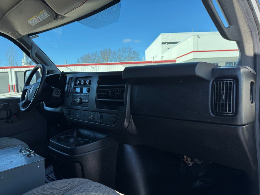 Used 2016 GMC Savana 3500 image 19