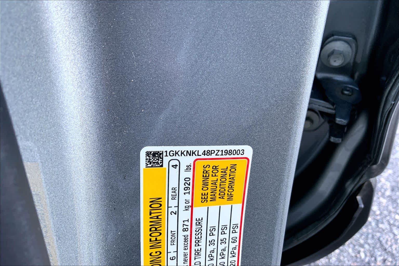 Used 2023 GMC Acadia SLE w/ Driver Convenience Package FWD image 31