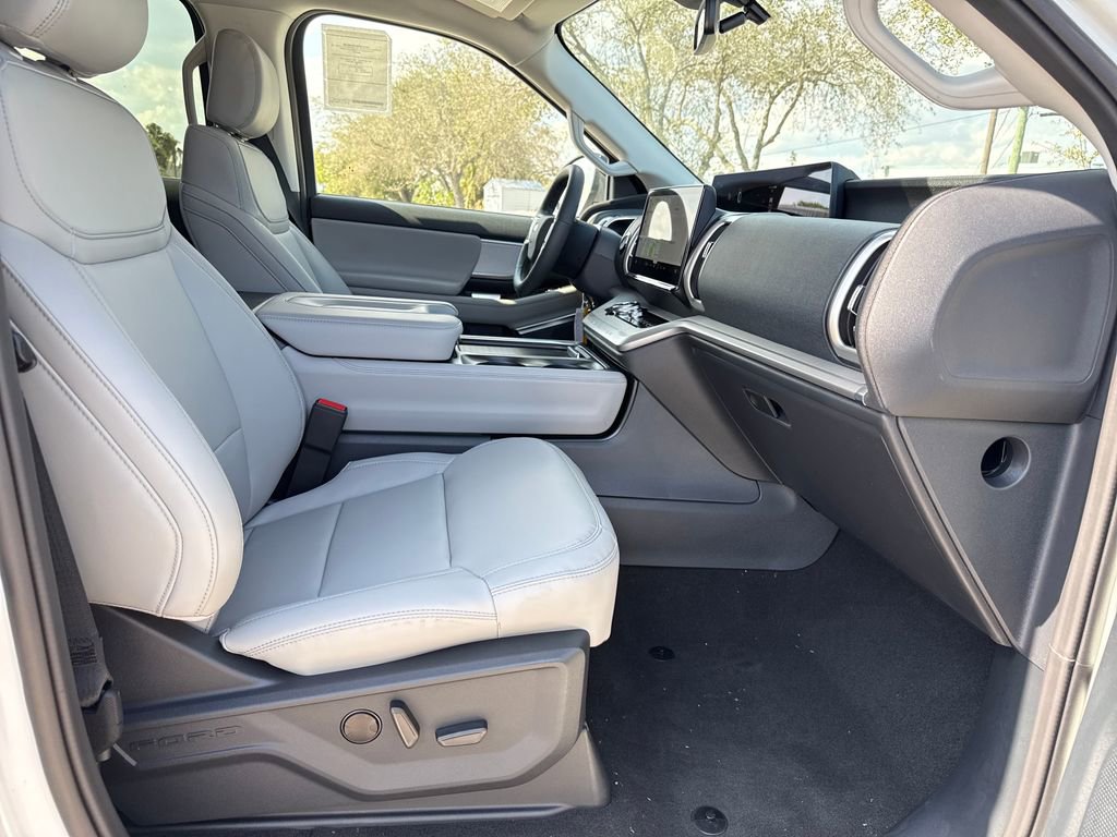 New 2026 Ford Expedition Active image 23