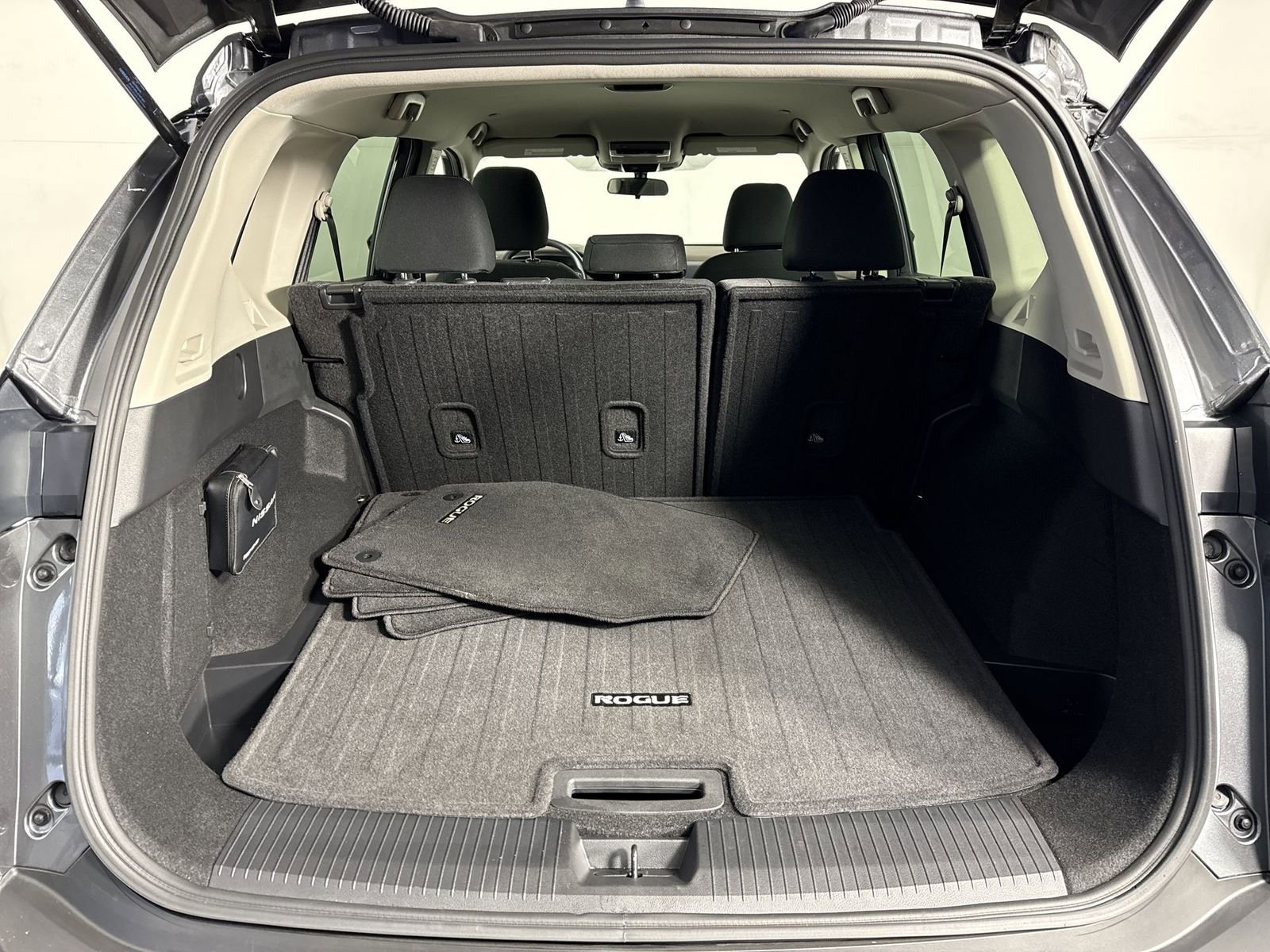 Certified 2023 Nissan Rogue SV image 33