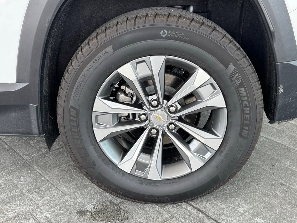 Used 2025 Chevrolet Equinox LT w/ Convenience Package II AWD/4WD image 4