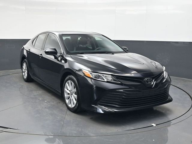 Used 2020 Toyota Camry LE image 2