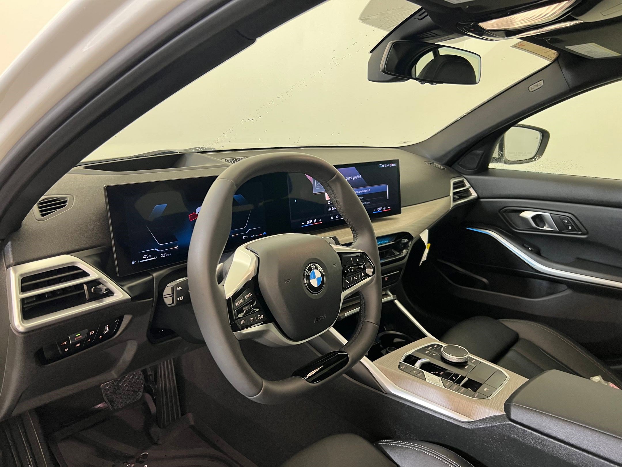Used 2025 BMW 330i xDrive Sedan w/ Premium Package AWD/4WD image 4
