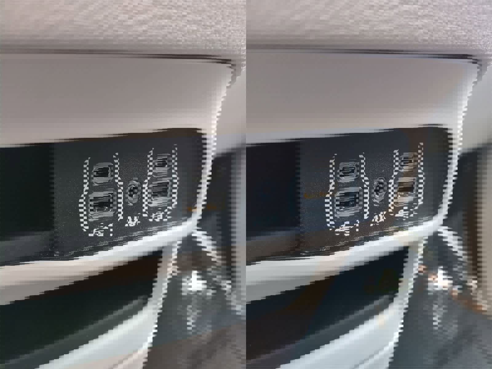 Used 2023 Chrysler Pacifica Touring-L image 31