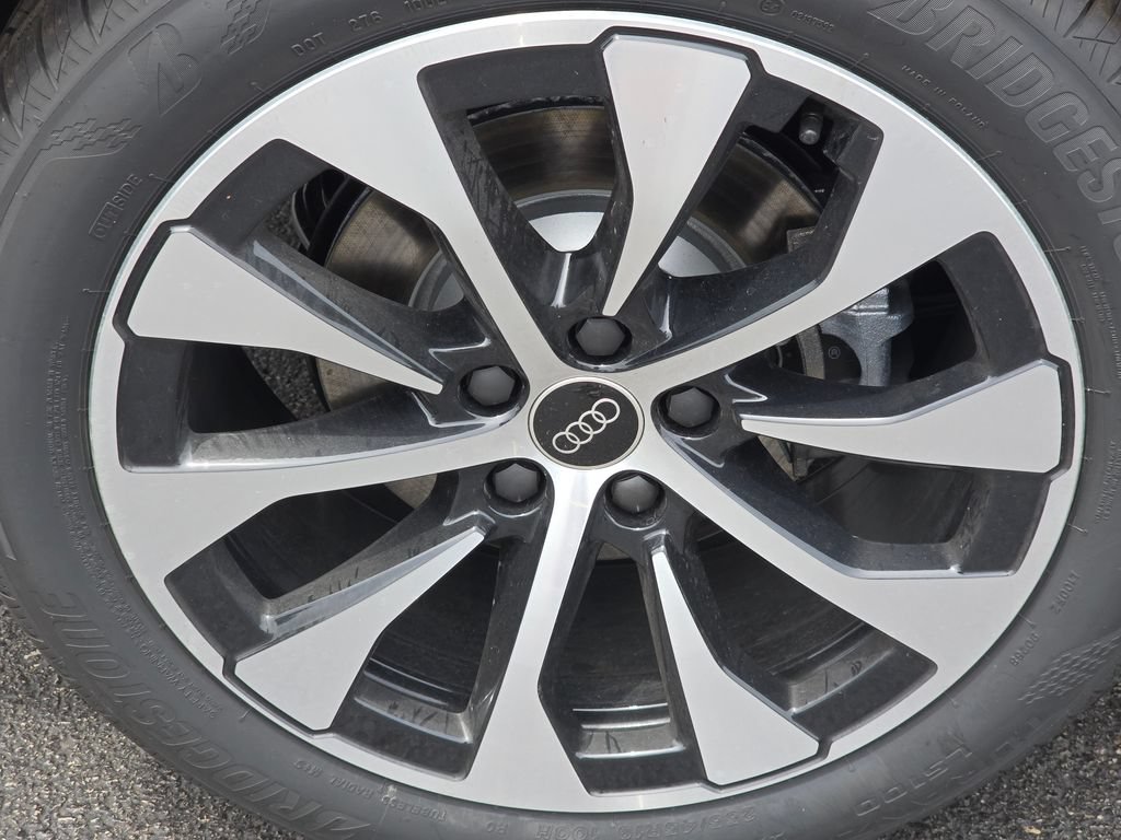 New 2026 Audi Q3 quattro 2.0T AWD/4WD image 9
