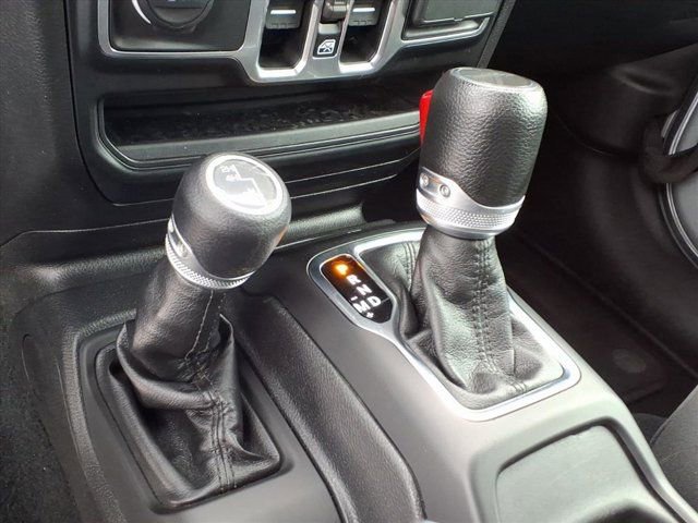 Used 2023 Jeep Gladiator Sport AWD/4WD image 14